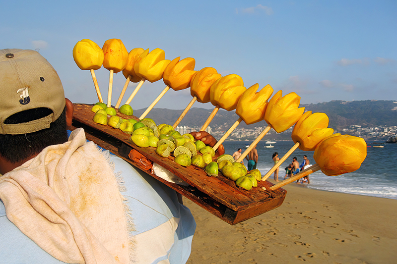Fresh mangoes delivery on Acapulco beach