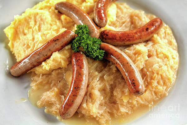 Nuremberg sausages-on sauerkraut