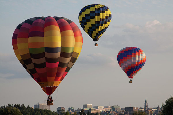 Flying hot air balloons